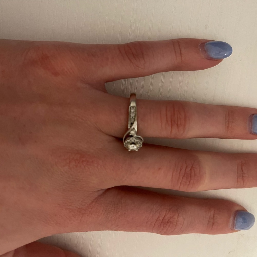 Diamond Ring - Picture 5 of 6